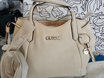 Borsa nuova Guess Color panna anche con tracolla