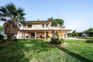 Villa di 400 m² con più di 5 locali e box auto dop