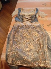 Abito Dirfl bavarese con blusa e grembiule