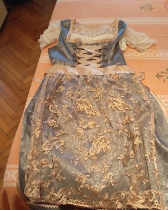 Abito Dirfl bavarese con blusa e grembiule
