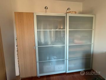 Armadio a 2 ante legno chiaro e vetro zigrinato