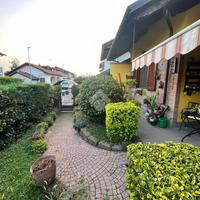 VILLA A SCHIERA A VEROLENGO