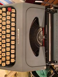 Macchina da scrivere OLIVETTI