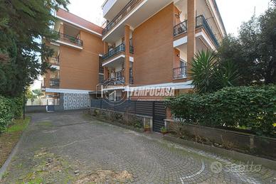 ATTICO CON TERRAZZO E BOX AUTO. CASSIA- TOMBA DI