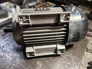 Motore elettrico monofase