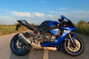 Yamaha r1