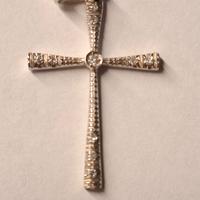 croce in oro bianco con brillanti