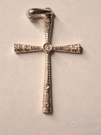 croce in oro bianco con brillanti
