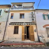 CASA INDIPENDENTE A CARMIGNANO