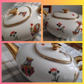 teiera porcellana bianca e oro figure carta gioco