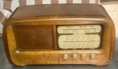 Radio d’epoca antica da collezione