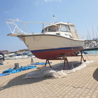 Barca Calafuria 750 cabin