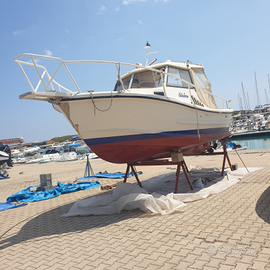 Barca Calafuria 750 cabin