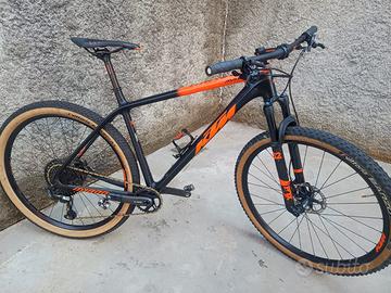 MTB DA 29 MARCA KTM  MYROON MASTER CARBONIO(NUOVA)