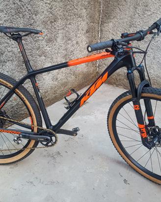 MTB DA 29 MARCA KTM  MYROON MASTER CARBONIO(NUOVA)
