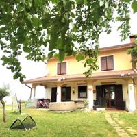 VILLA SINGOLA IMMERSA NELLA NATURA: TRICAMERE, ...