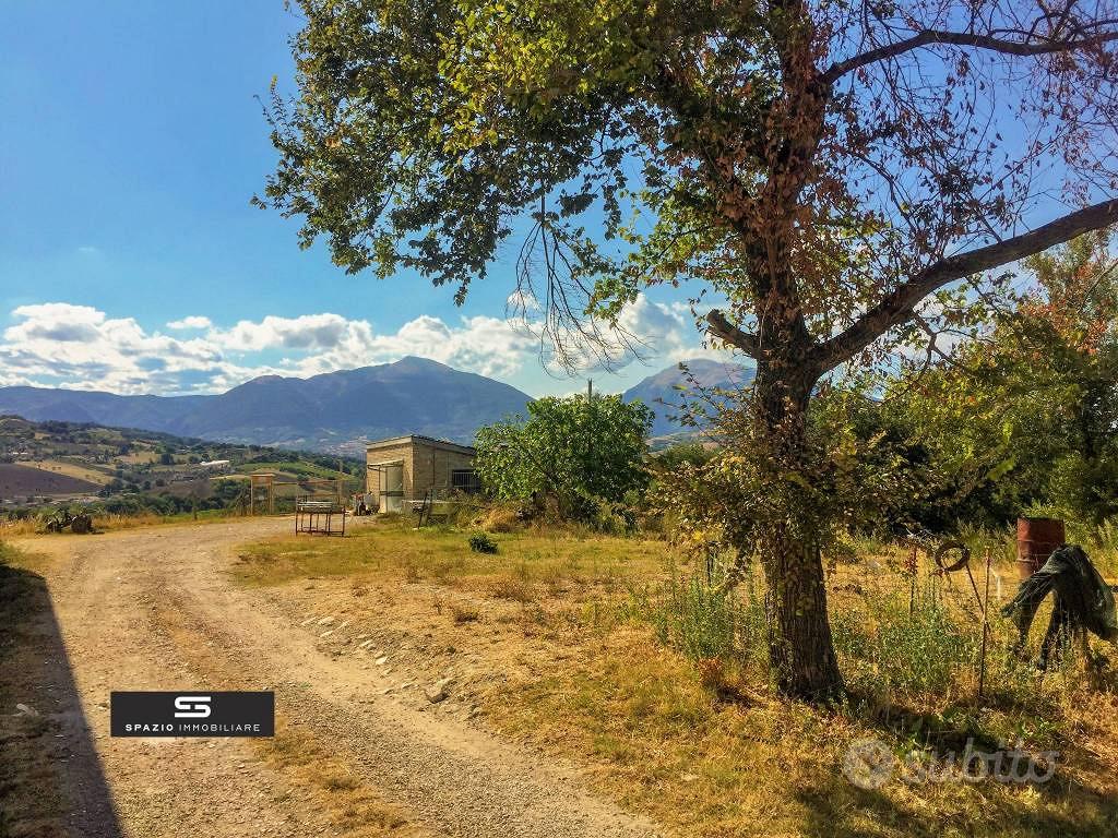 Terreno di 267100 m² a Campli - Altro