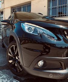 Peugeot 2008 GT line Black matt 131cv