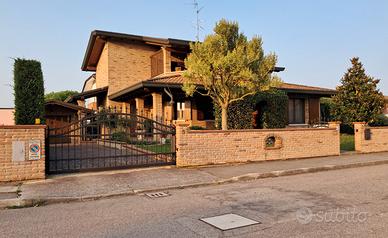 Villa unifamigliare con ampio giardino