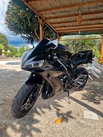 Yamaha r1