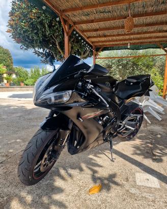 Yamaha r1