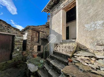 CASA SEMINDIPENDENTE A MONASTERO DI LANZO
