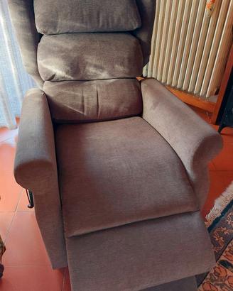 Poltrona alzapersona elettrica