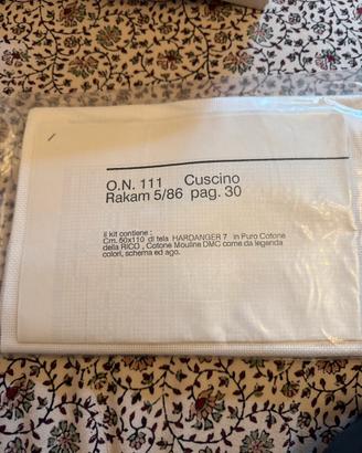 Rakam tela per cuscino da ricamare
