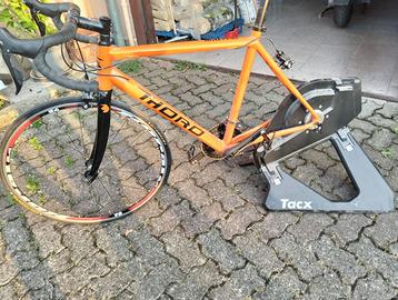 Bici da corsa Thoro + Rullo smart Tacx Neo
