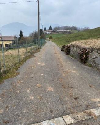 Rustico / Casale di 107 m² con 2 locali a Cene