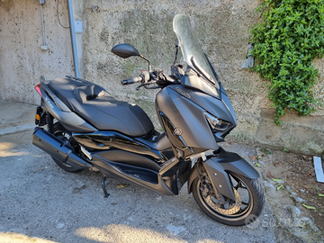 Yamaha X-Max 300 iron max