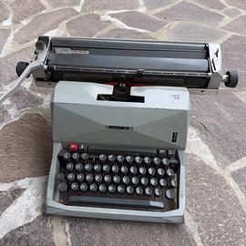 macchina da scrivere Olivetti 82