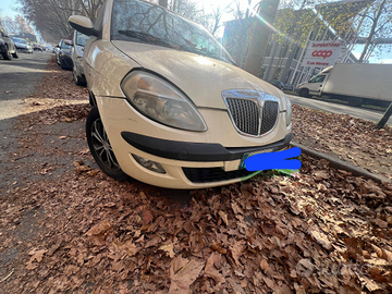 Lancia ypsilon