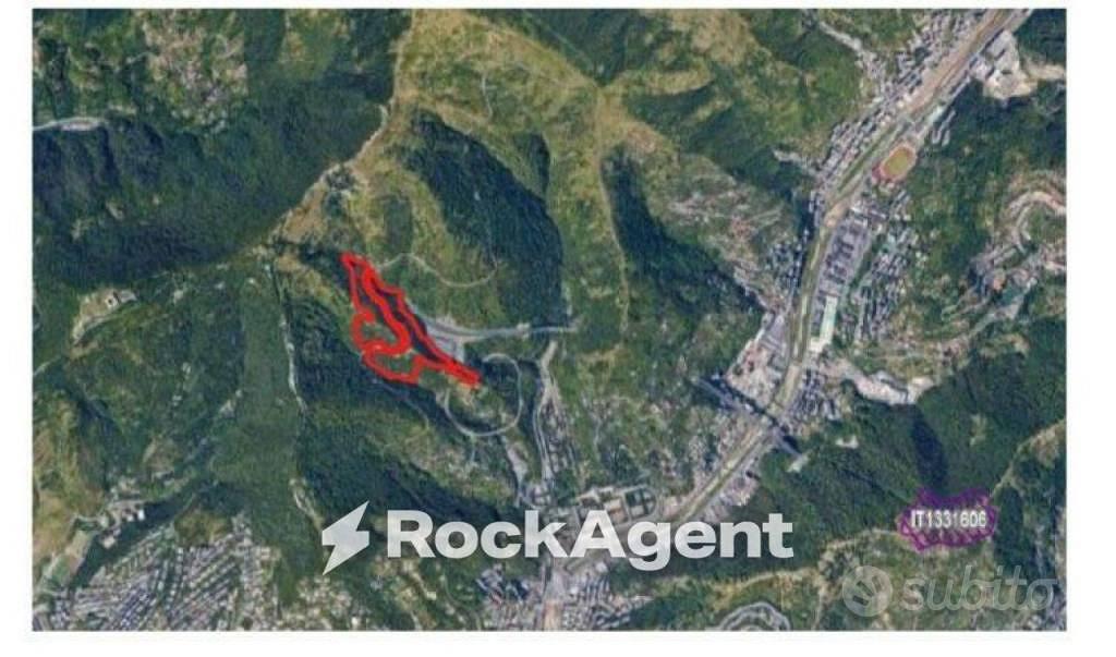 Terreno di 120000 m² a Genova - Altro