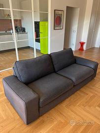 Divano tre posti Kivik di Ikea