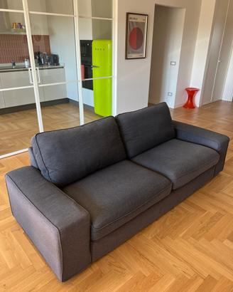 Divano tre posti Kivik di Ikea