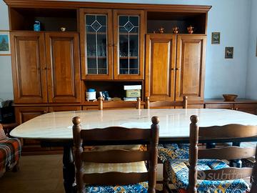 Soggiorno in noce con salottino, tavolo e sedie