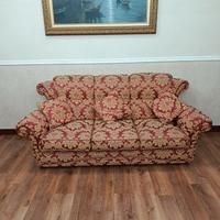 divano tre posti più due tende