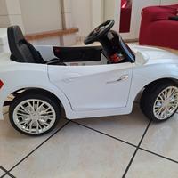 Macchinina a batteria