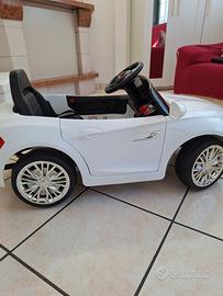 Macchinina a batteria