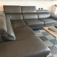 Divano in pelle.(trattabile))