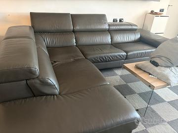 Divano in pelle.(trattabile))