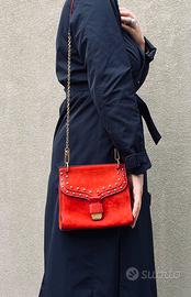 Borsa Coccinelle in suede rosso con borchie