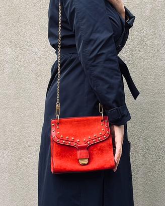 Borsa Coccinelle in suede rosso con borchie