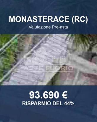 Immobile in asta di 227 m² con più di 5 locali a M