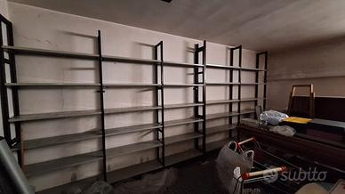 scaffalatura in metallo