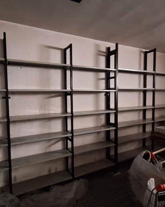 scaffalatura in metallo