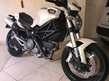 Ducati monster 696 plus