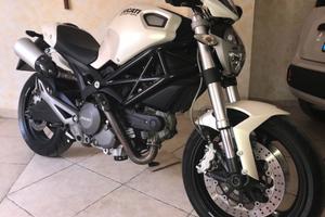 Ducati monster 696 plus