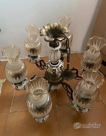 Lampadario in ottone e ceramica a sei bicchieri